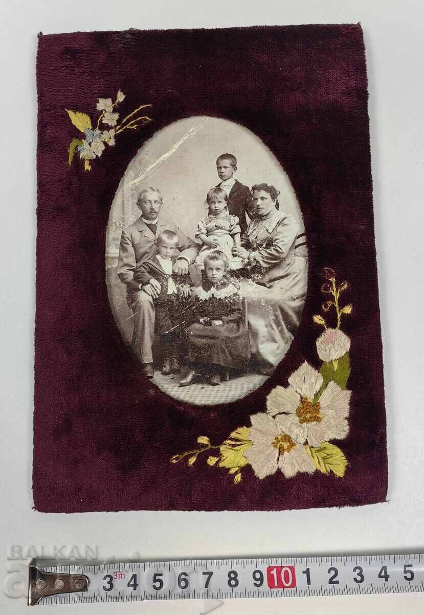 ΠΑΝΩ ΑΠΟ 100-ΕΤΗΣ ΠΑΛΙΑ ΟΙΚΟΓΕΝΕΙΑΚΗ ΦΩΤΟΓΡΑΦΙΑ ΧΑΡΤΟΝΙ ΣΚΕΛΕΤΟΣ ΑΠΟ ΤΗΝ ΠΕΡΙΟΔΟ με τιμή 35.00 BGN | € 17.90