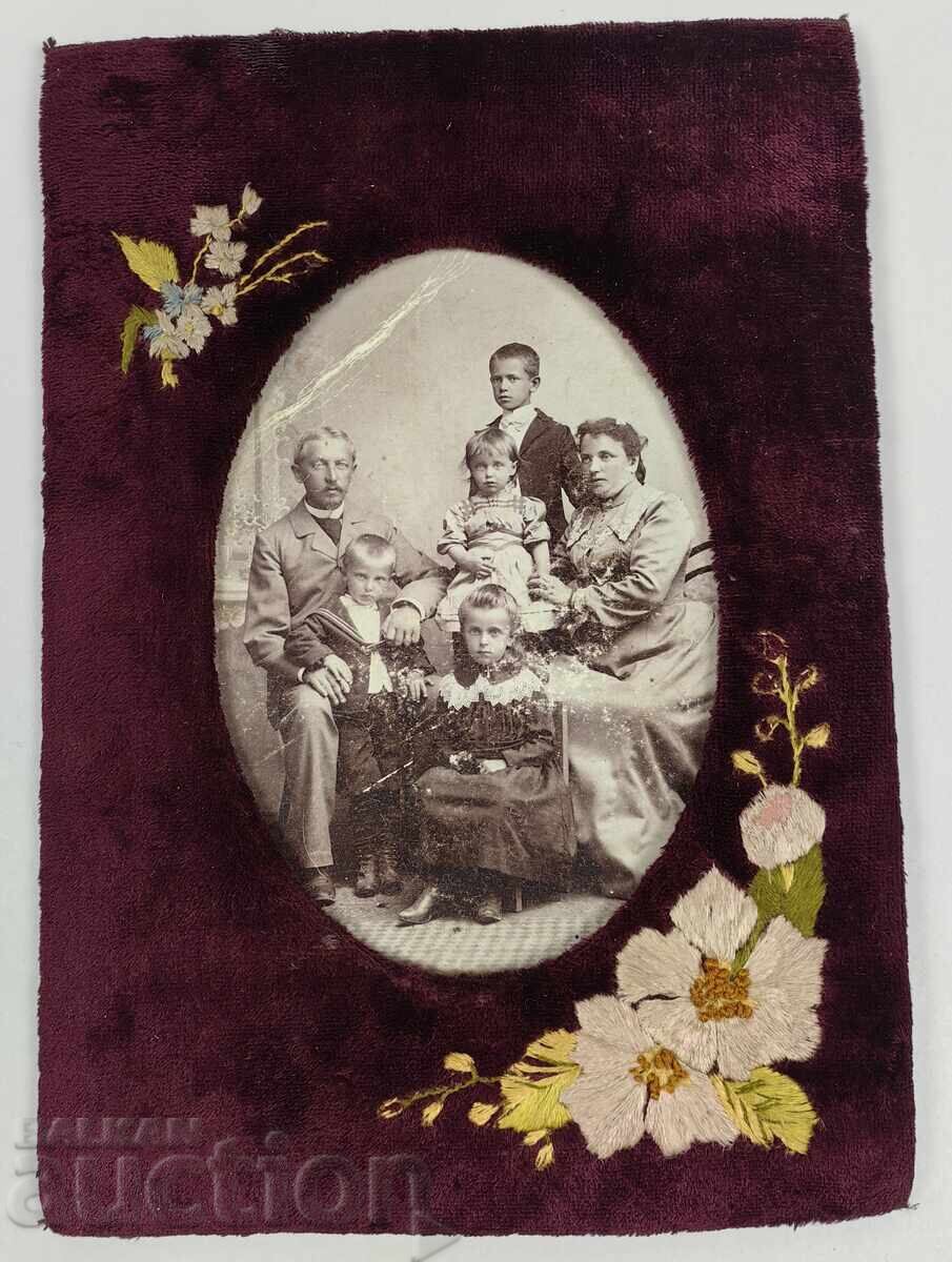 ΠΑΝΩ ΑΠΟ 100-ΕΤΗΣ ΠΑΛΙΑ ΟΙΚΟΓΕΝΕΙΑΚΗ ΦΩΤΟΓΡΑΦΙΑ ΧΑΡΤΟΝΙ ΣΚΕΛΕΤΟΣ ΑΠΟ ΤΗΝ ΠΕΡΙΟΔΟ