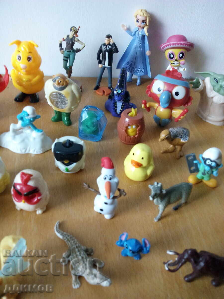 Παράδοση 30 κομμάτια παιχνίδια από την Kinder Surprise και άλλα