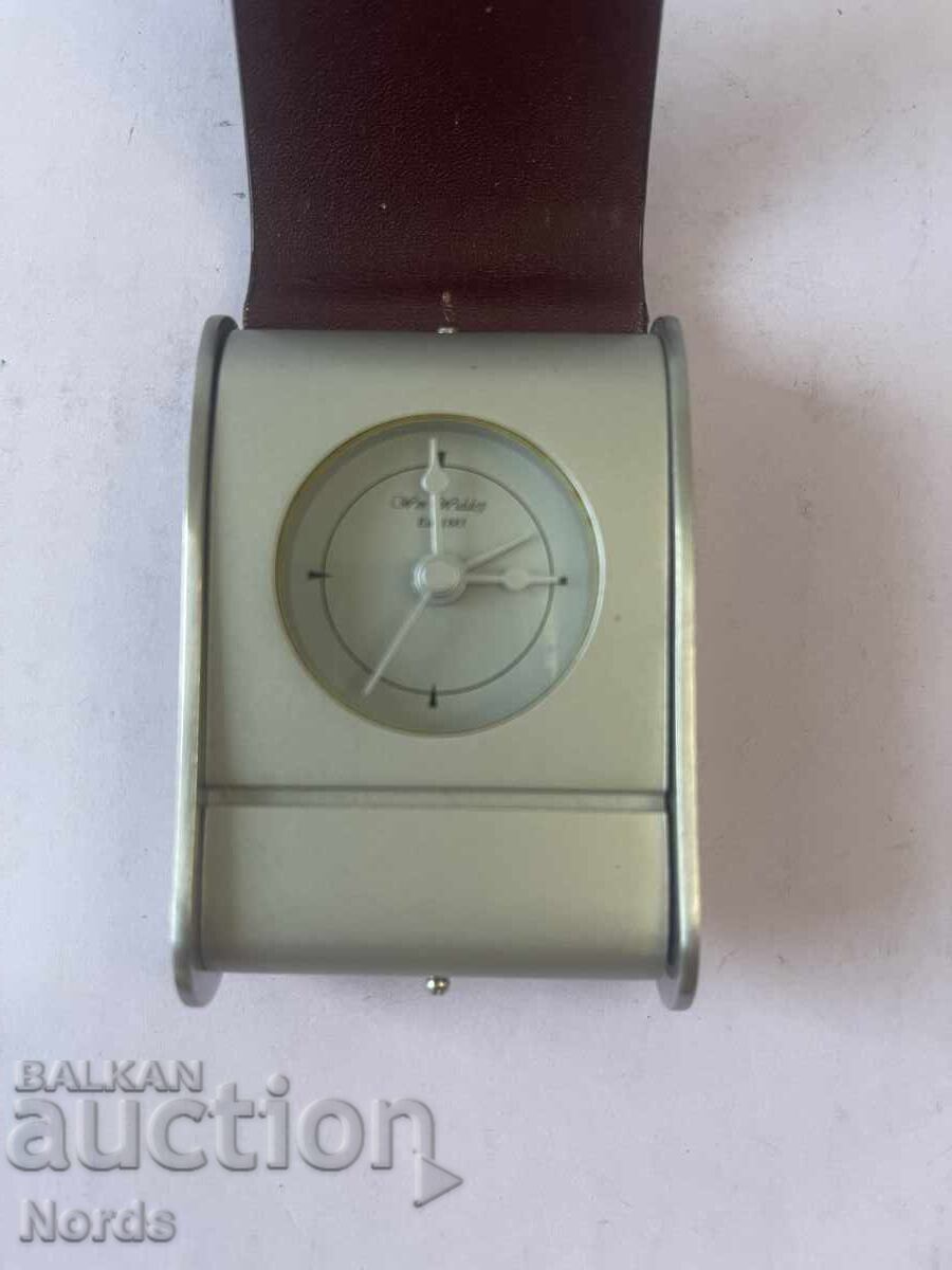 Ένα μεταλλικό ρολόι με τιμή 4.27 BGN | € 2.18 Ένα μεταλλικό ρολόι με τιμή 4.27 BGN | € 2.18