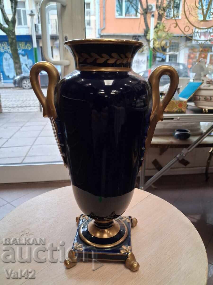 Γαλλικό πορσελάνινο βάζο – χειροποίητο (Peint à la main) με τιμή 35.90 BGN | € 18.36 Γαλλικό πορσελάνινο βάζο – χειροποίητο (Peint à la main) με τιμή 35.90 BGN | € 18.36