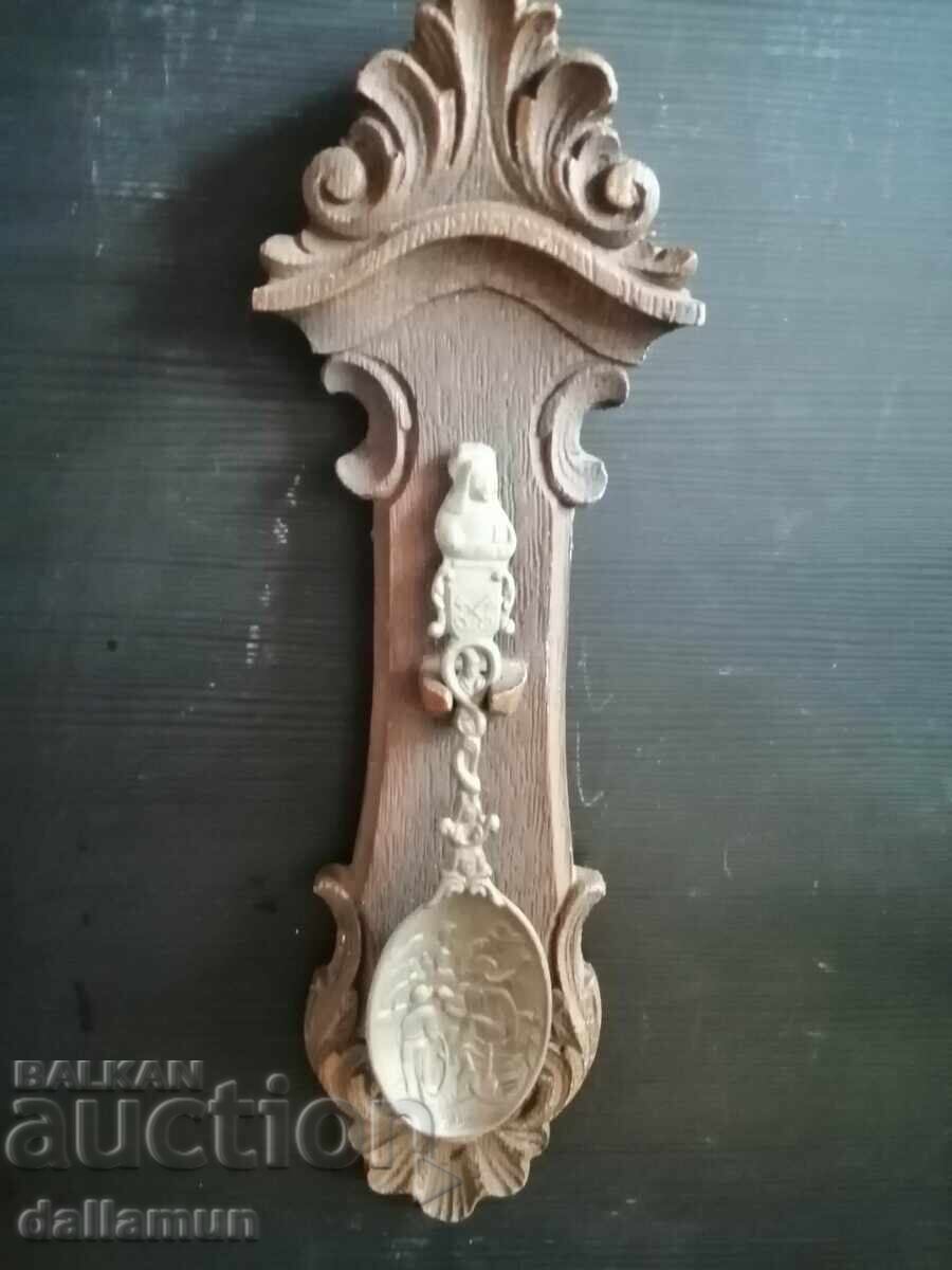 Licitație Lingură veche de perete