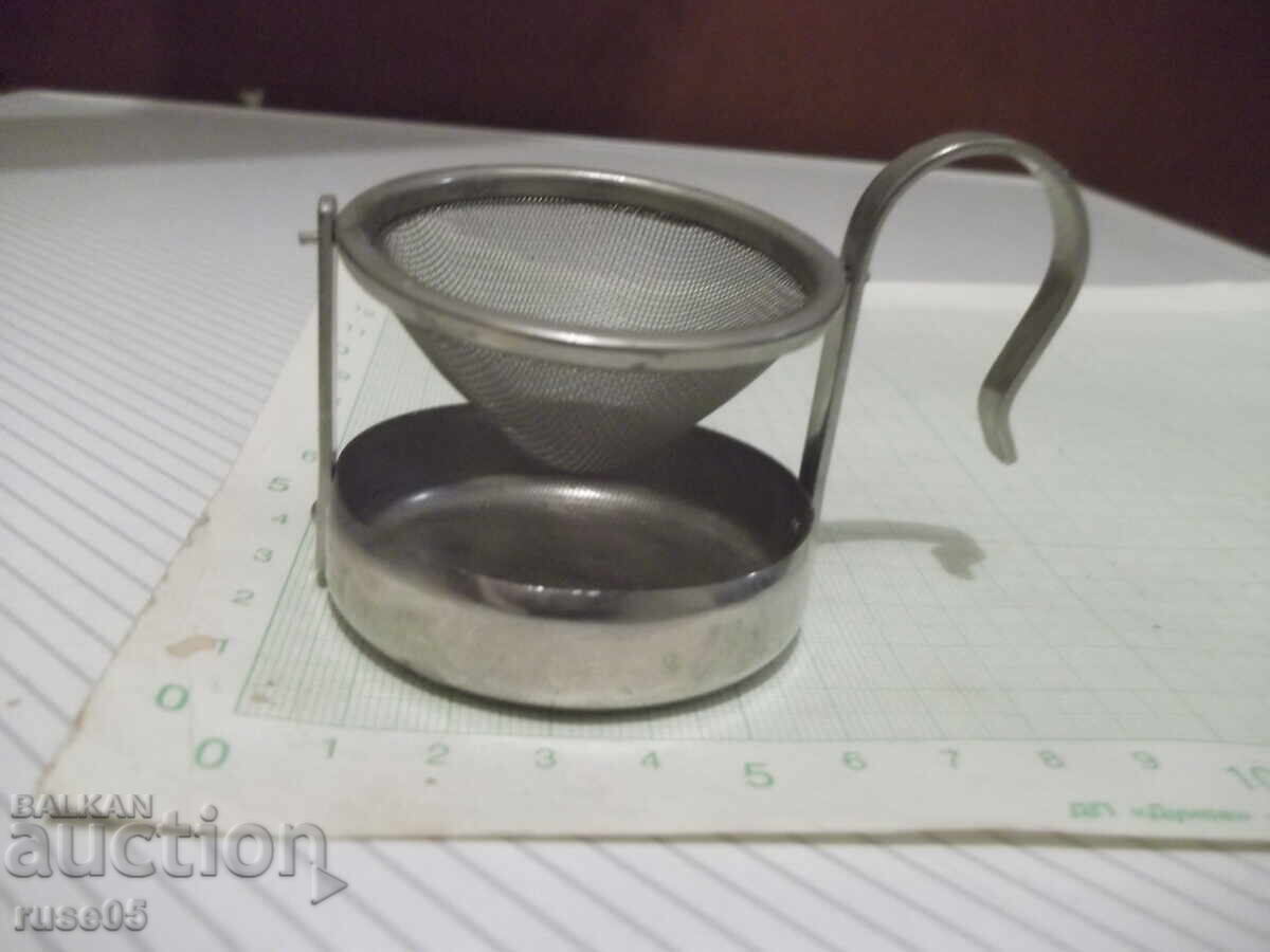 Tea strainer swing