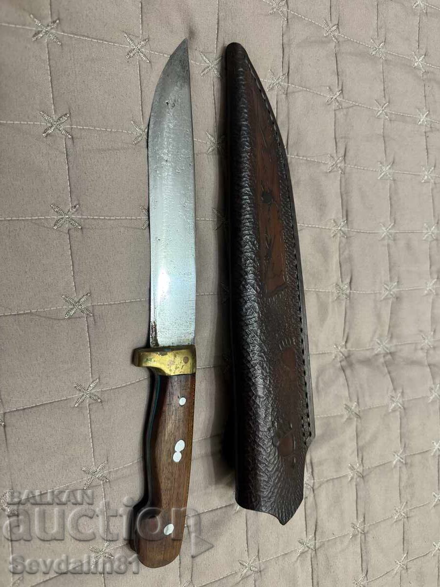 Ένα παλιό μαχαίρι με τιμή 60.00 BGN | € 30.68