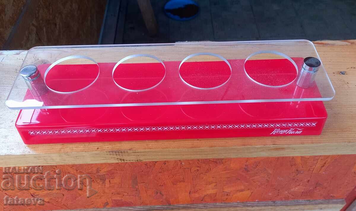 Lot 4, Coca Cola, bax nedesfăcut și suport pentru 4 sticle cu preț 11.12 BGN | € 5.69