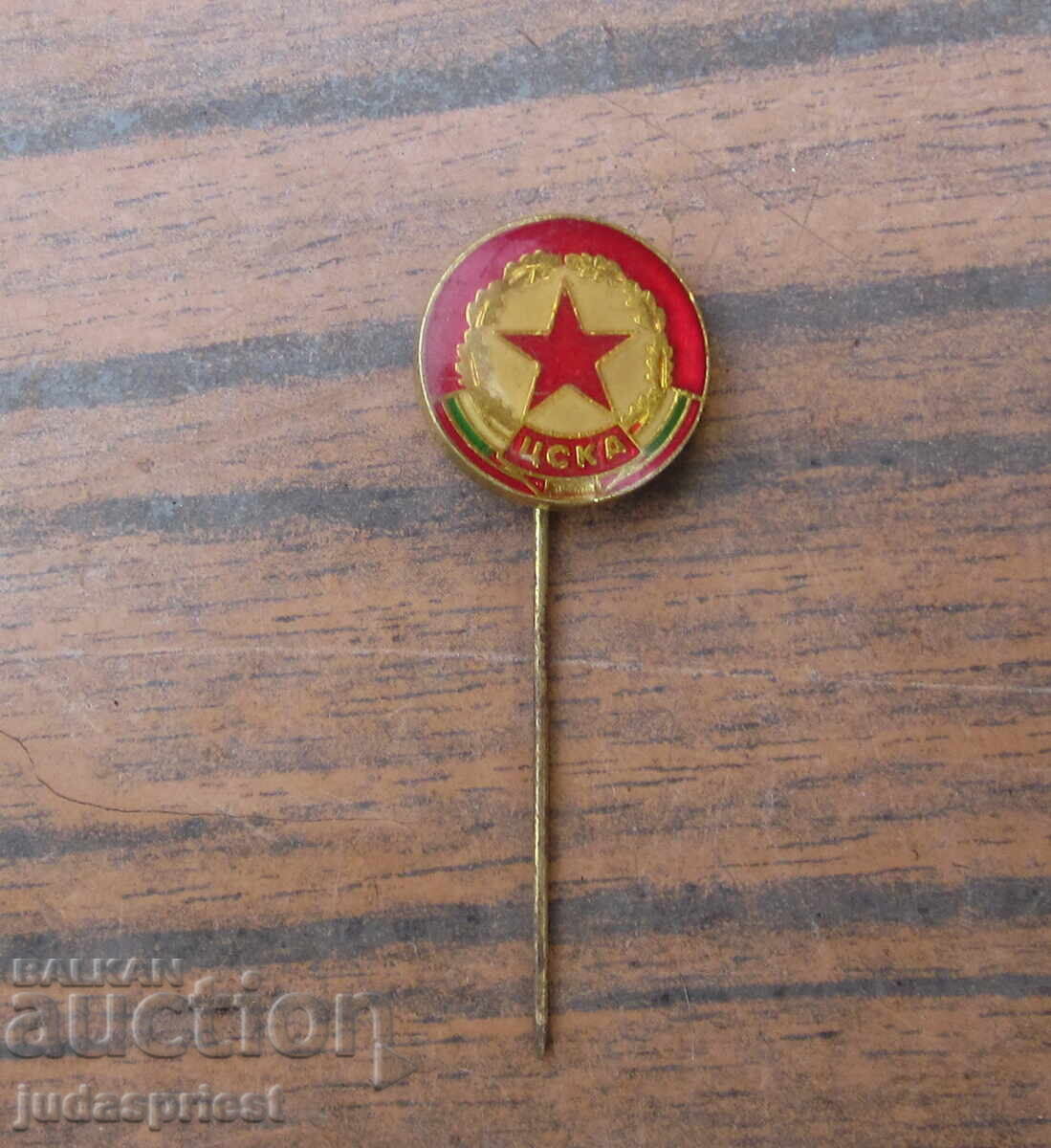 стара футболна значка от соца футболен клуб ЦСКА с цена 10.00 лв. | € 5.11 стара футболна значка от соца футболен клуб ЦСКА с цена 10.00 лв. | € 5.11