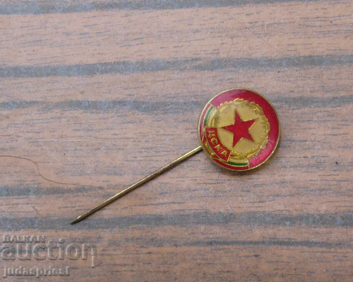 Аукцион стара футболна значка от соца футболен клуб ЦСКА Аукцион стара футболна значка от соца футболен клуб ЦСКА