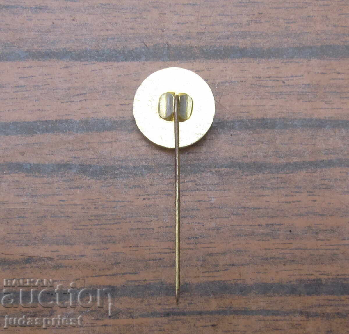 Доставка на стара футболна значка от соца футболен клуб ЦСКА Доставка на стара футболна значка от соца футболен клуб ЦСКА