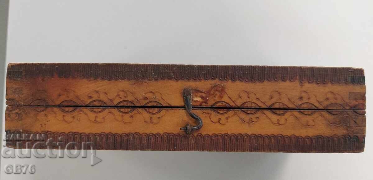 Delivery of Old wooden chess set