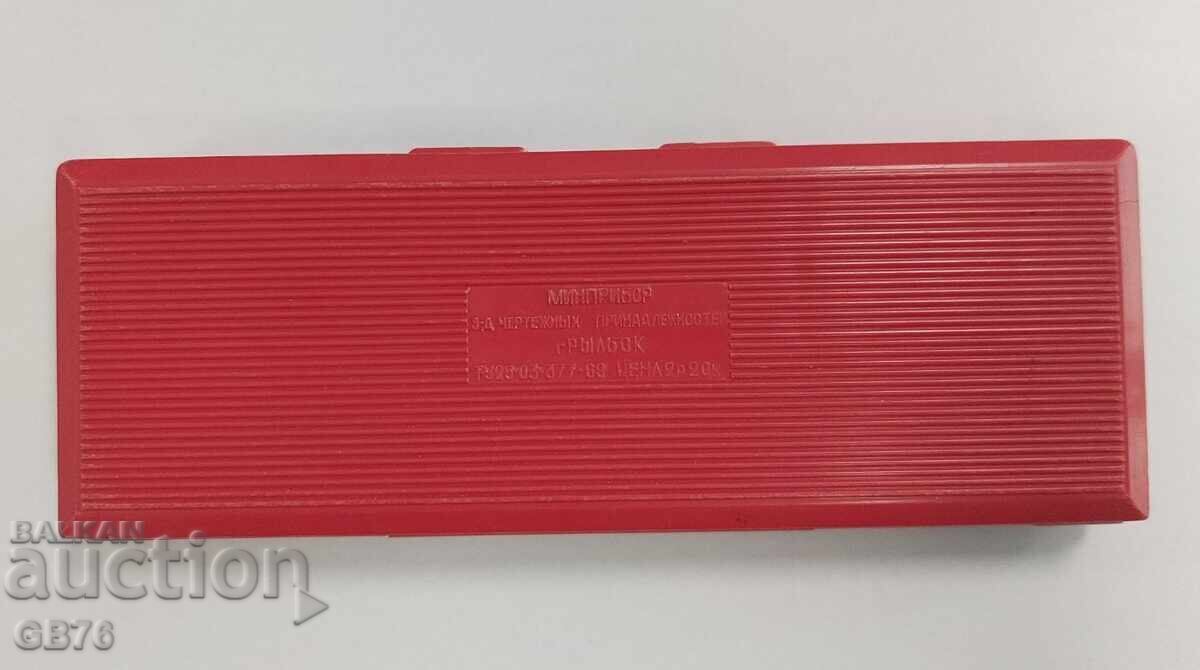 Δημοπρασία Κουτί με χάρακες, Ρώσικο, 16,5 x 5,5 εκ. Δημοπρασία Κουτί με χάρακες, Ρώσικο, 16,5 x 5,5 εκ.