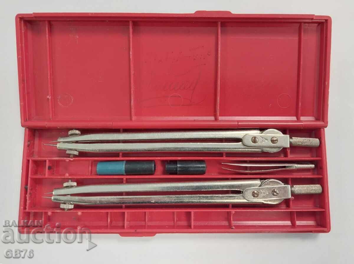 Κουτί με χάρακες, Ρώσικο, 16,5 x 5,5 εκ. Κουτί με χάρακες, Ρώσικο, 16,5 x 5,5 εκ.