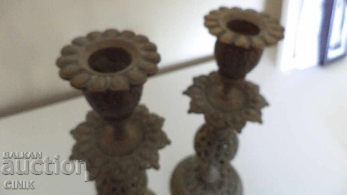 Delivery of TWO CANDLESTICKS