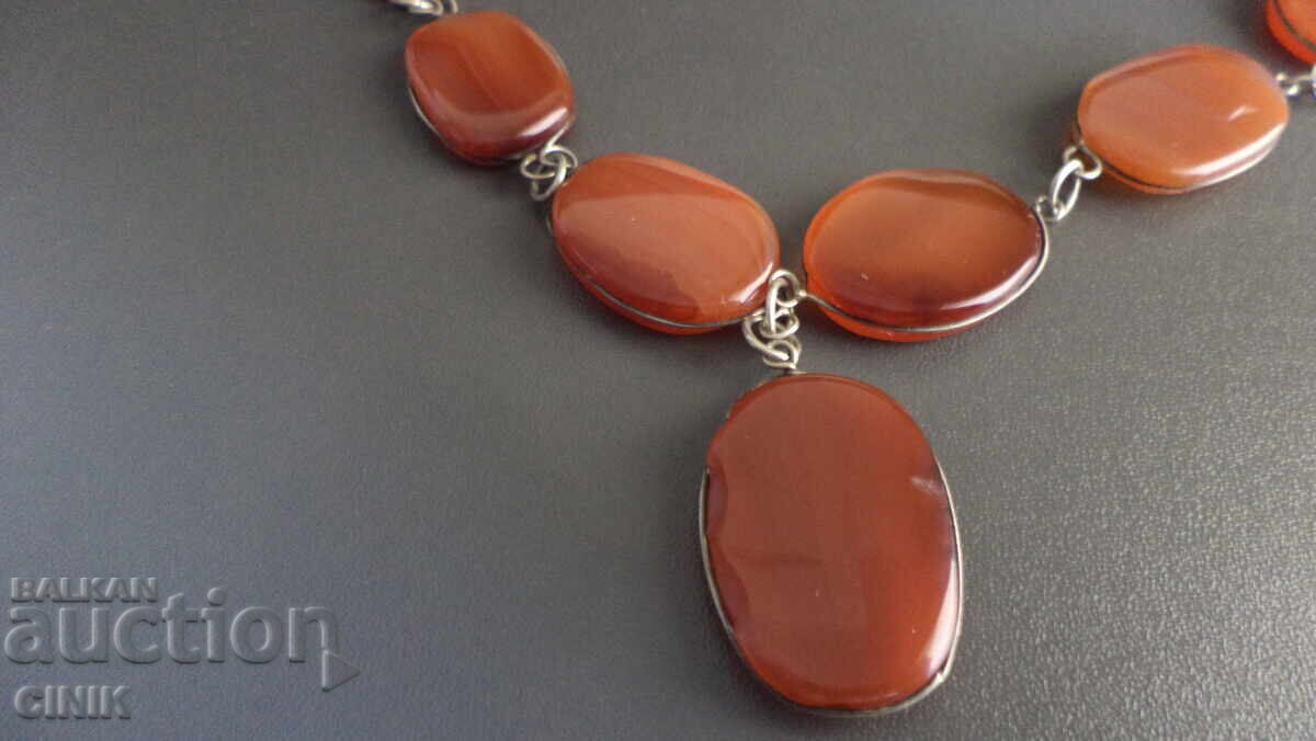 COLIER cu preț 15.00 BGN | € 7.67