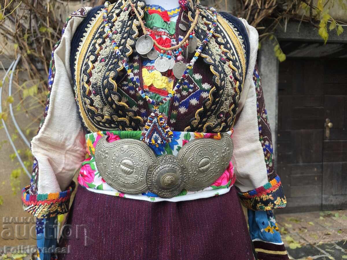 Auction Women's costume, complete, from Suva Gora with "pafti" (belts with decorative metal clasps) Auction Women's costume, complete, from Suva Gora with "pafti" (belts with decorative metal clasps)