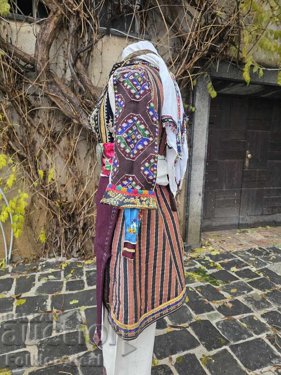 Delivery of Women's costume, complete, from Suva Gora with "pafti" (belts with decorative metal clasps) Delivery of Women's costume, complete, from Suva Gora with "pafti" (belts with decorative metal clasps)