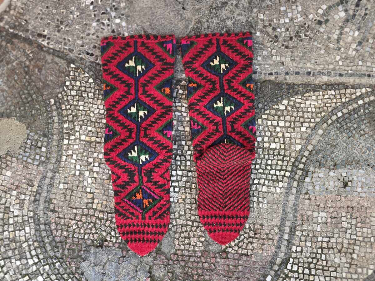 Αυθεντικές ανδρικές κάλτσες από την πεδιάδα του Κουμάνοβο με τιμή 300.00 BGN | € 153.39