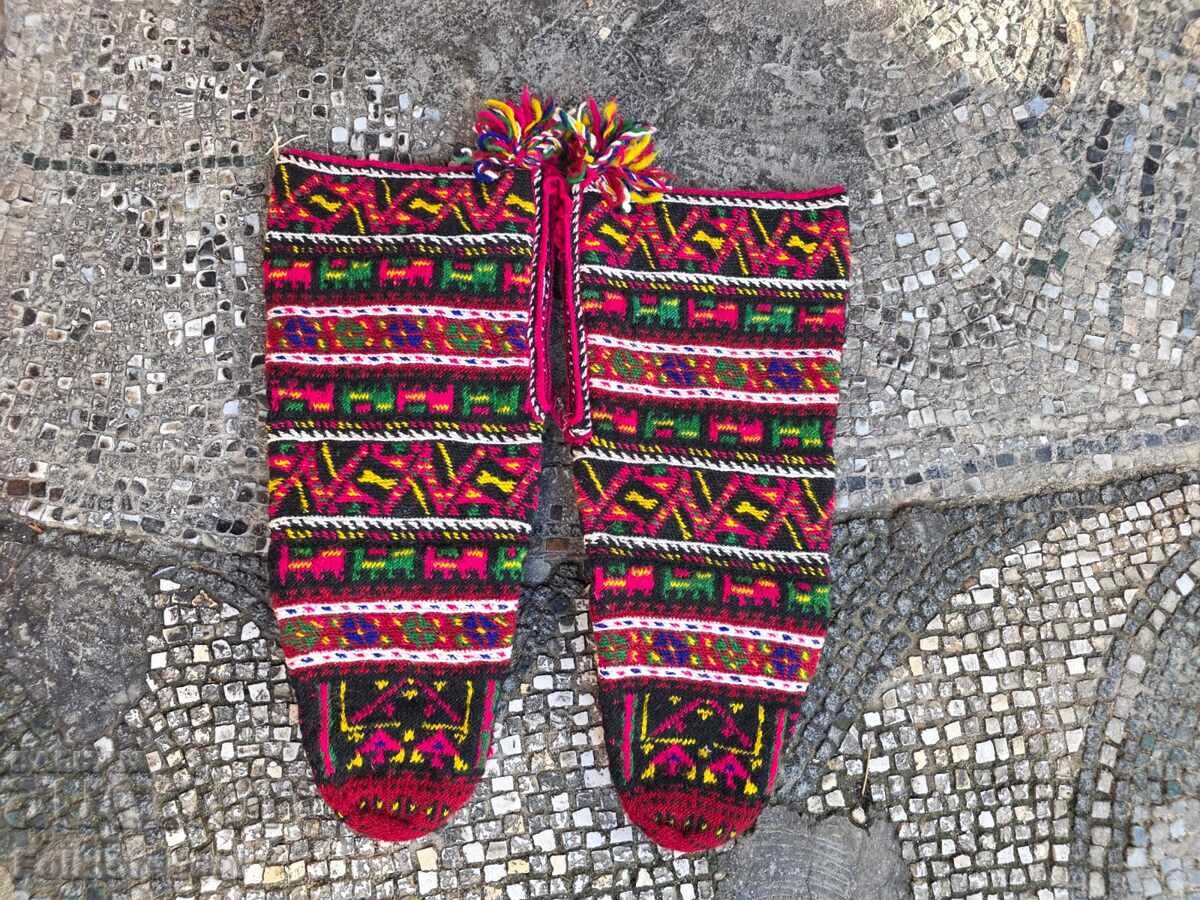 Αυθεντικές ανδρικές κάλτσες από την περιοχή Γκόρνο Πόλογκ, Γκοστιβάρ με τιμή 300.00 BGN | € 153.39