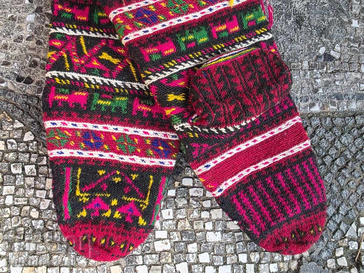 Παράδοση Αυθεντικές ανδρικές κάλτσες από την περιοχή Γκόρνο Πόλογκ, Γκοστιβάρ