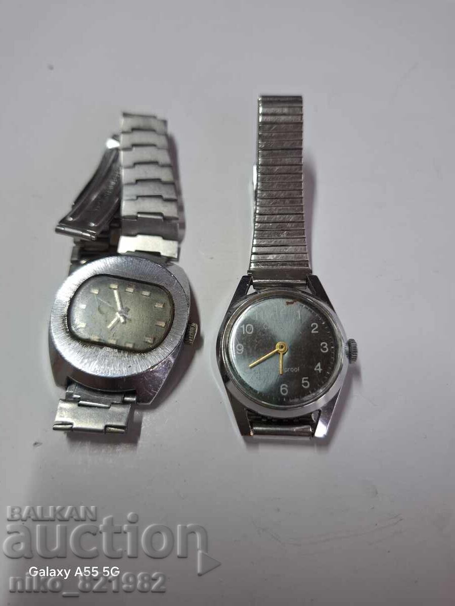 Δύο μηχανικά ρολόγια Δύο μηχανικά ρολόγια