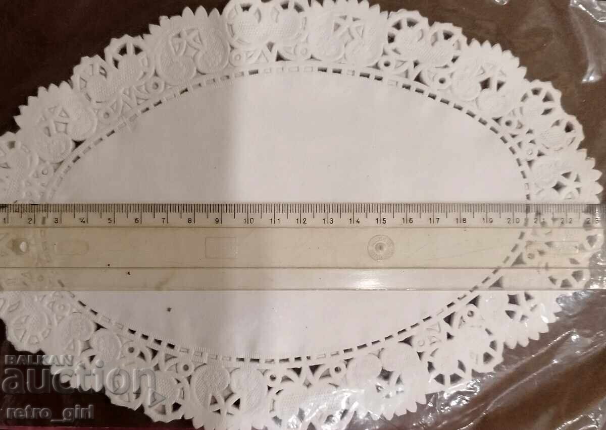 Аукцион 7 комплекта стари хартиени салфетки.