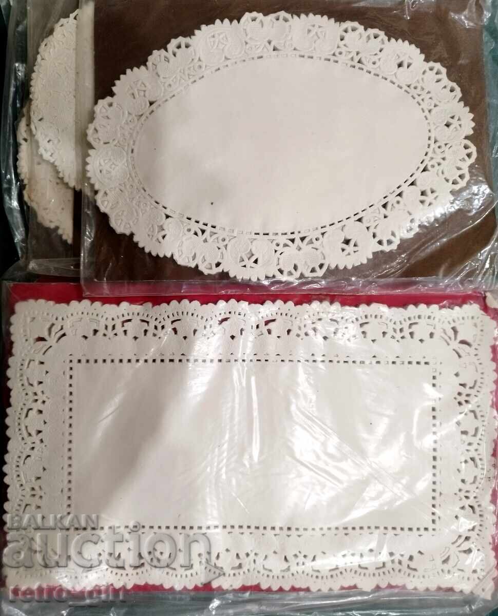 7 комплекта стари хартиени салфетки.