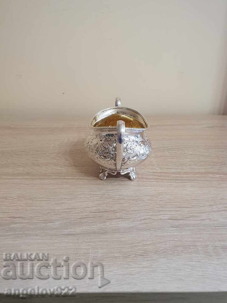 Auction Vintage metal bonbonniere E.P.N.S Auction Vintage metal bonbonniere E.P.N.S