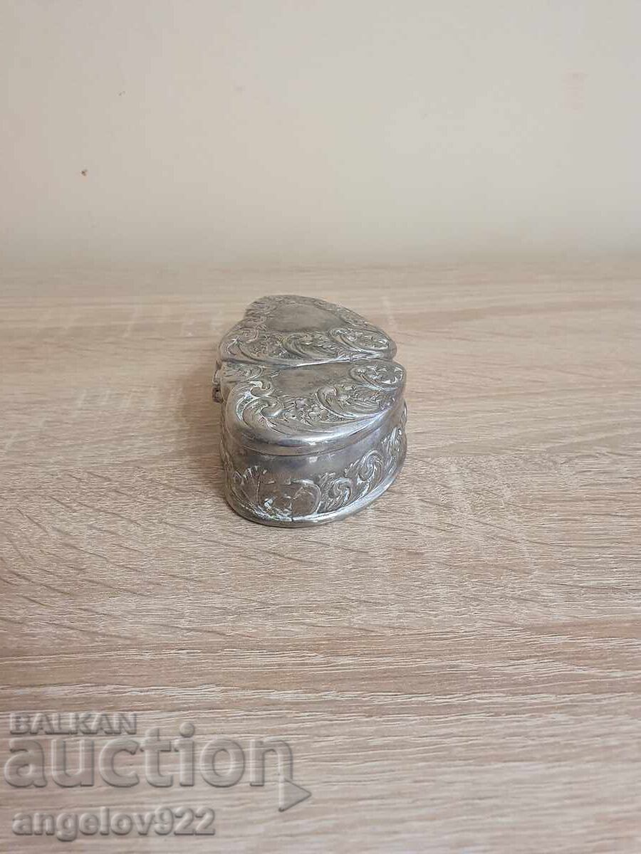 Auction Vintage metal jewelry box!!! Auction Vintage metal jewelry box!!!