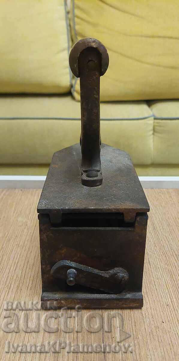 Δημοπρασία Σίδερο ρούχων vintage για συλλέκτες