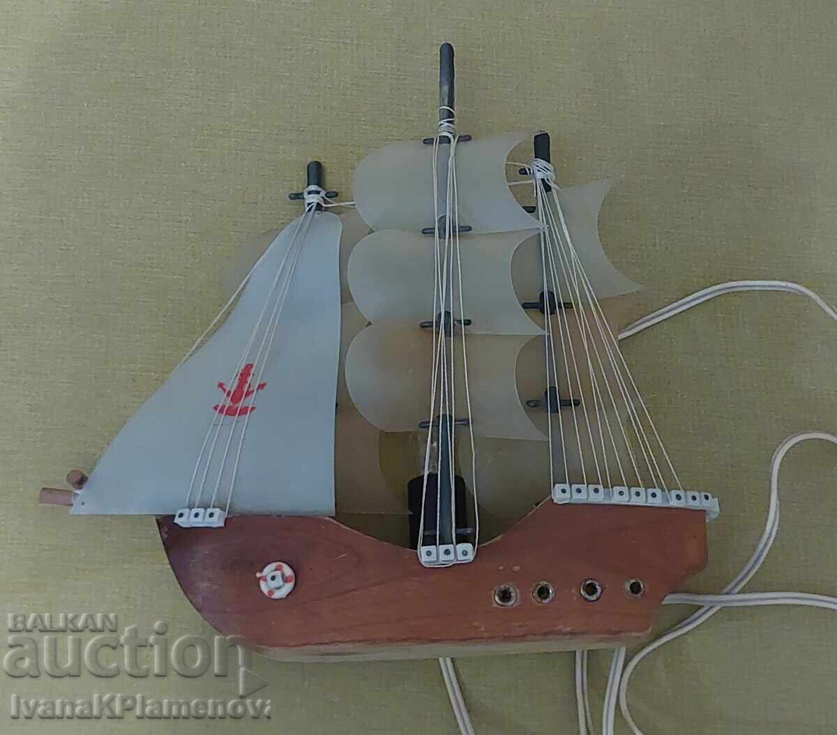 Лампа кораб ретро за ценители с цена 30.00 лв. | € 15.34