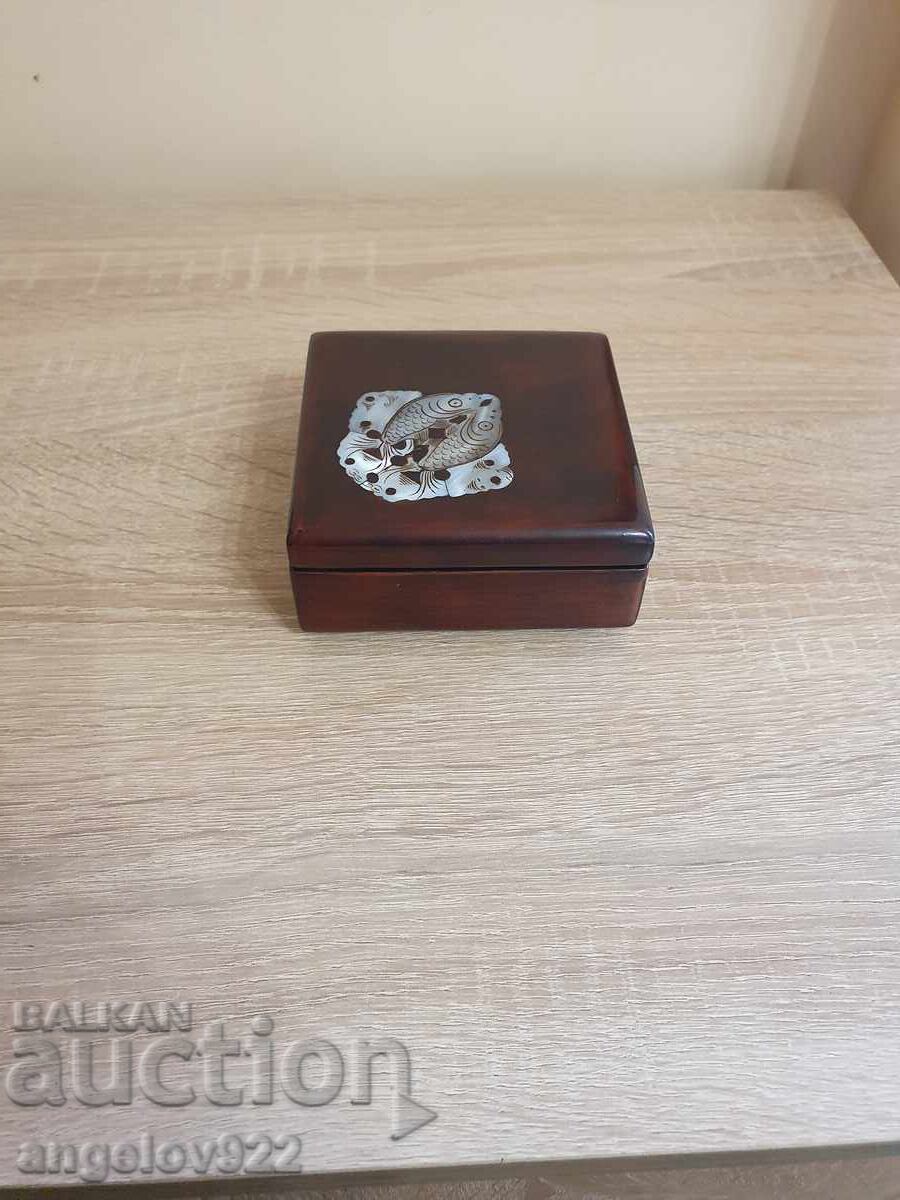 Vintage wooden jewelry box with mother-of-pearl!!!