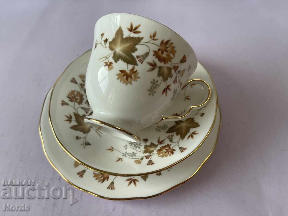 Аукцион Colclough Английски троен сет за чай Аукцион Colclough Английски троен сет за чай