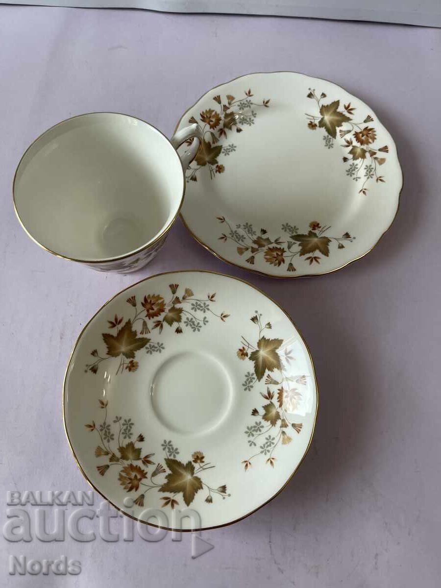 Аукцион Colclough Английски троен сет за чай Аукцион Colclough Английски троен сет за чай