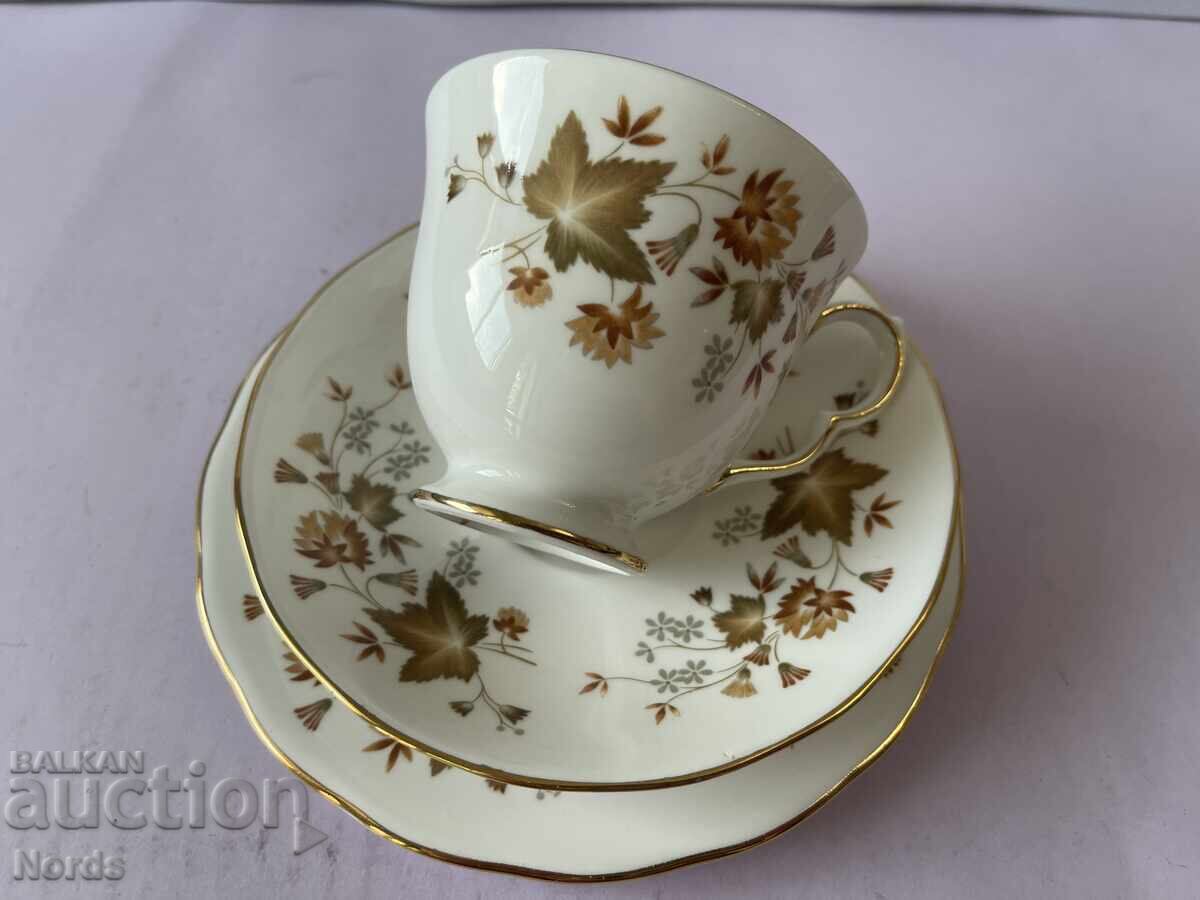 Аукцион Colclough Английски троен сет за чай Аукцион Colclough Английски троен сет за чай