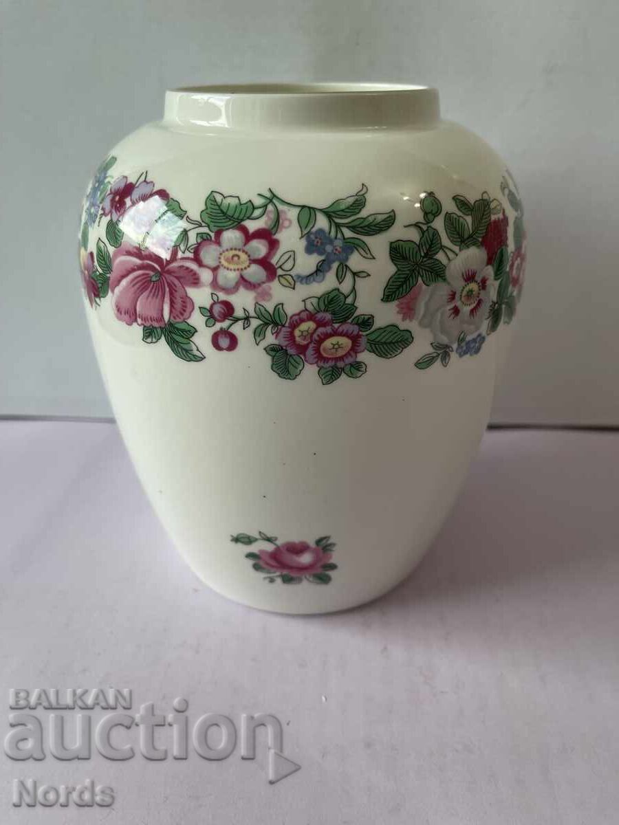 Staffordshire Vază englezească frumoasă cu preț 14.66 BGN | € 7.50 Staffordshire Vază englezească frumoasă cu preț 14.66 BGN | € 7.50