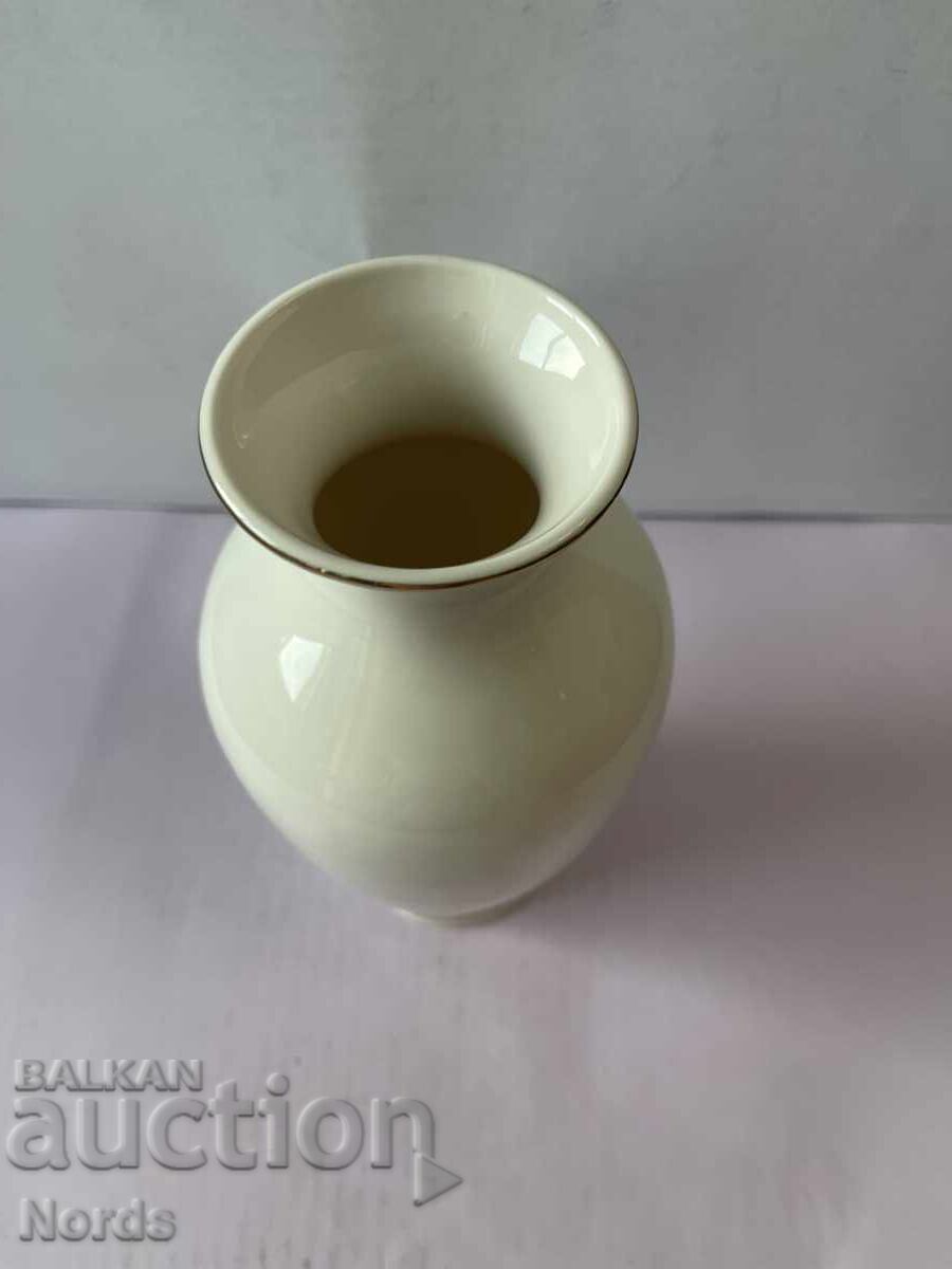 Доставка на Красива японска ваза Доставка на Красива японска ваза