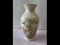 Красива японска ваза