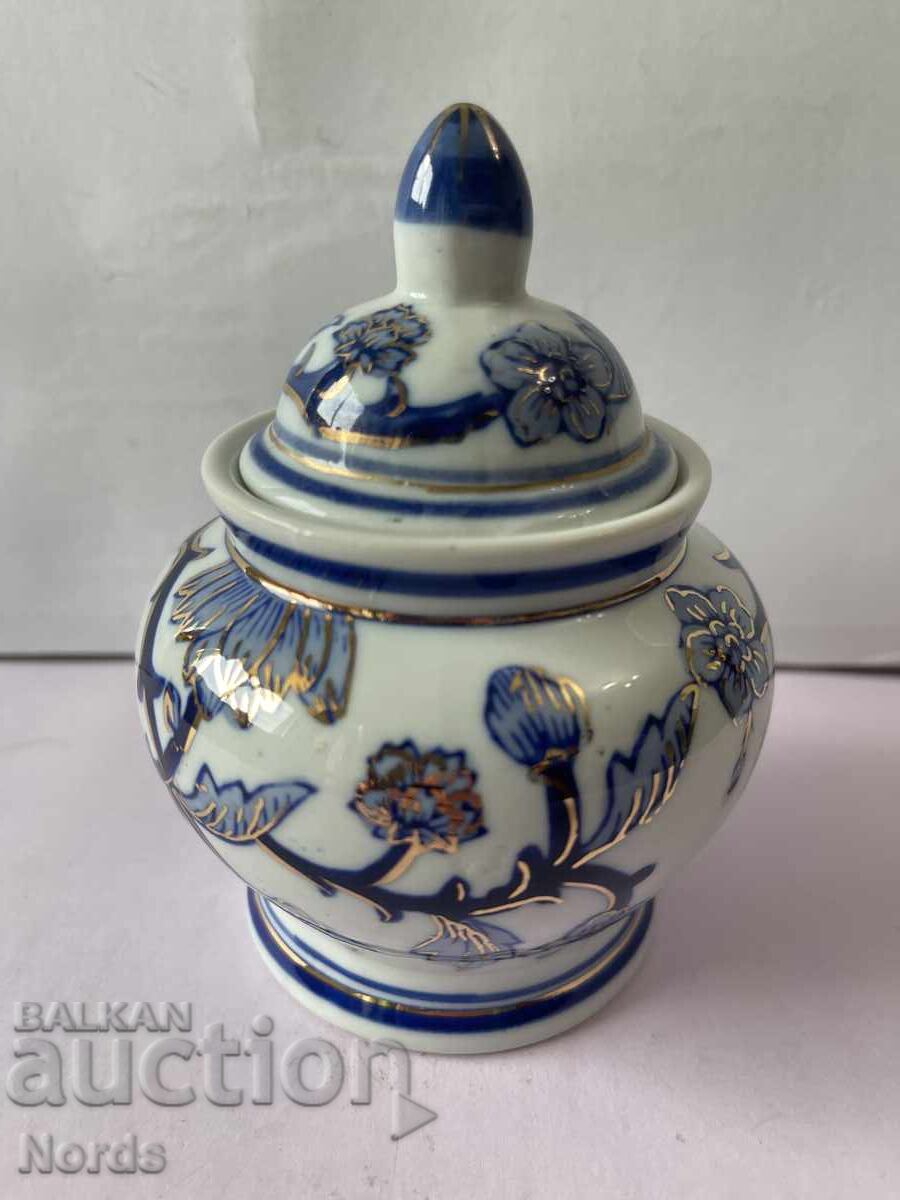 Vasă de porțelan cu marcaje cu preț 16.90 BGN | € 8.64 Vasă de porțelan cu marcaje cu preț 16.90 BGN | € 8.64