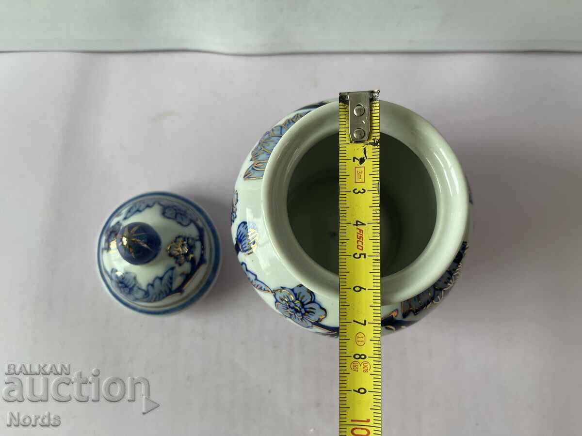 Licitație Vasă de porțelan cu marcaje Licitație Vasă de porțelan cu marcaje