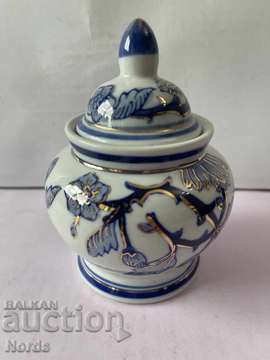 Vasă de porțelan cu marcaje Vasă de porțelan cu marcaje