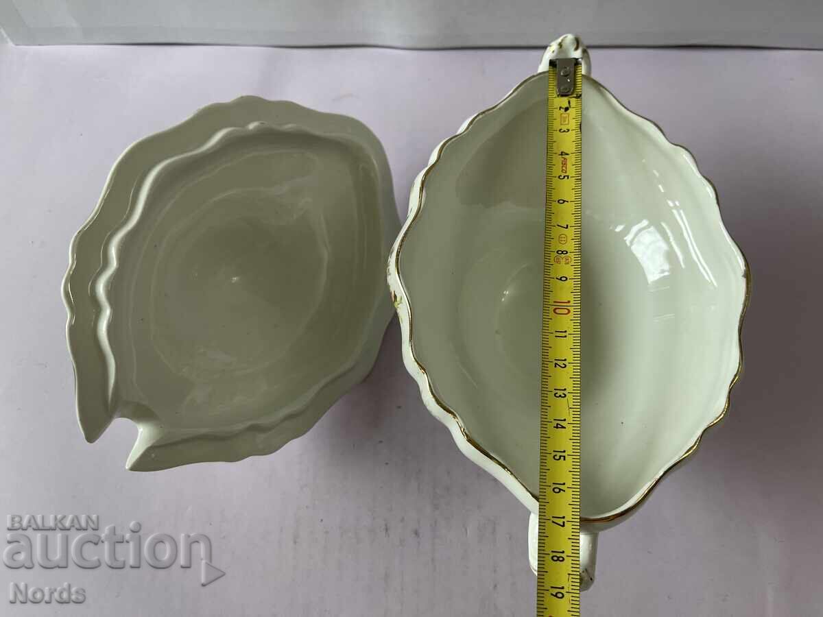 Livrarea Un vas frumos din porțelan cu capac Livrarea Un vas frumos din porțelan cu capac