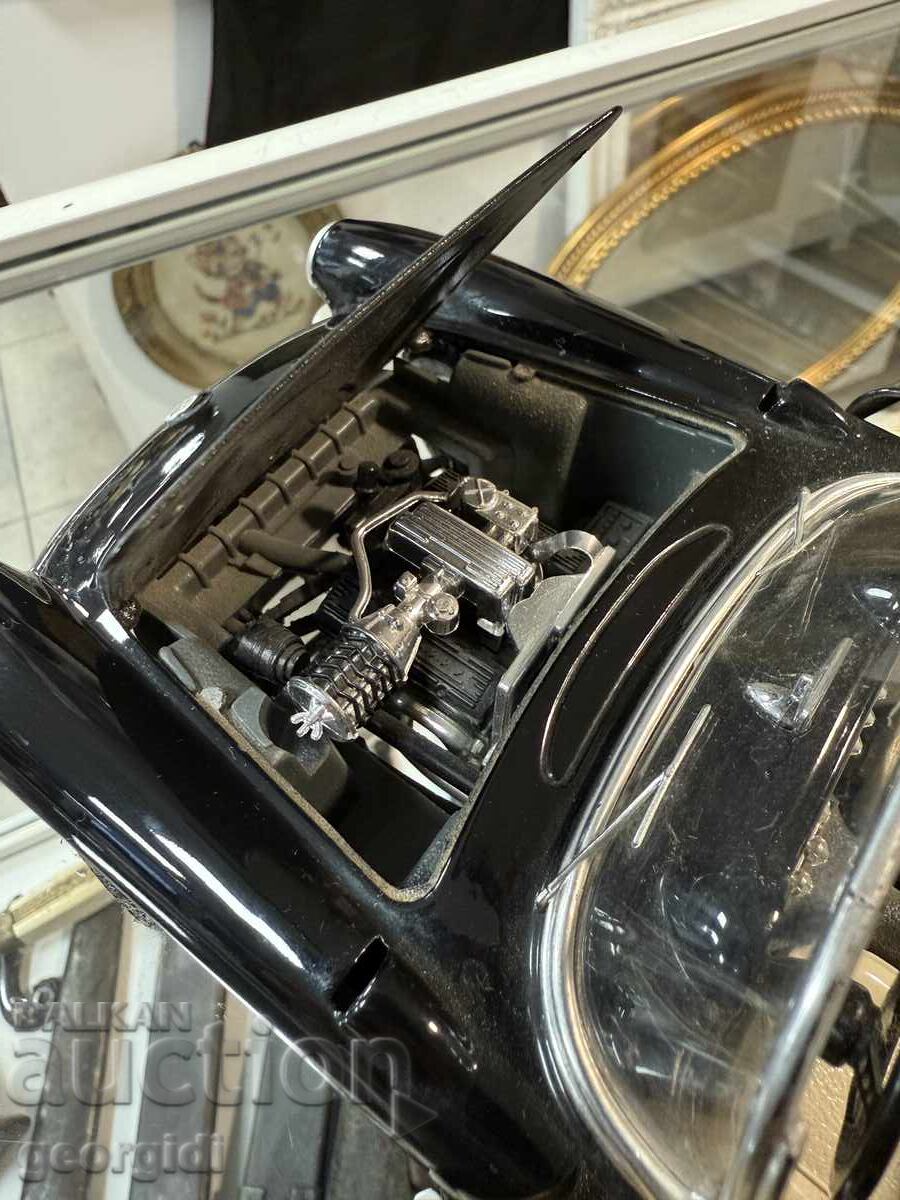 Metal car Burago - Chevrolet Corvette. No. 7646 - 6 Metal car Burago - Chevrolet Corvette. No. 7646 - 6