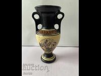 Красива керамична вазичка