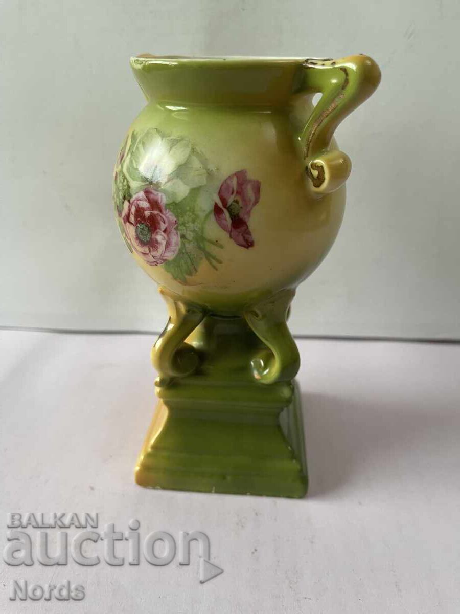 Licitație Vază de porțelan vintage Licitație Vază de porțelan vintage