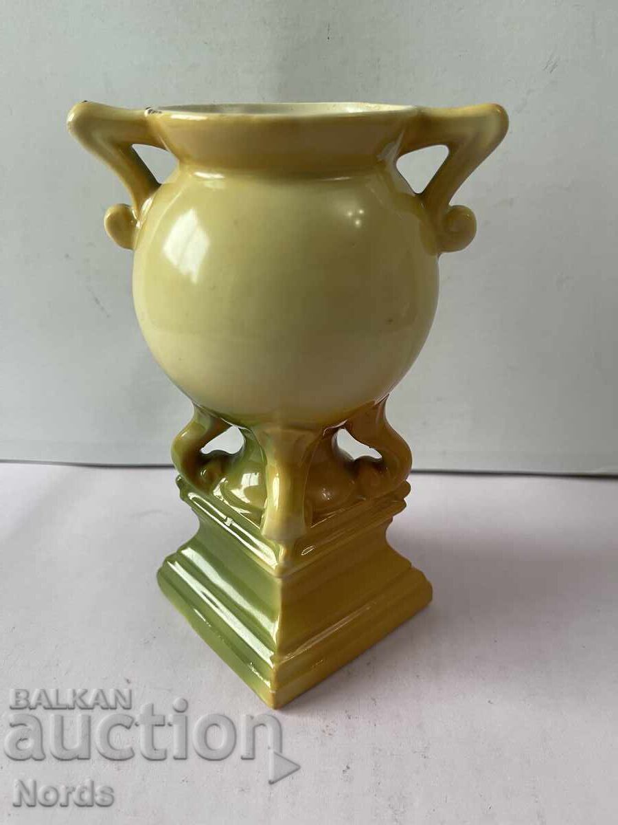 Livrarea Vază de porțelan vintage Livrarea Vază de porțelan vintage