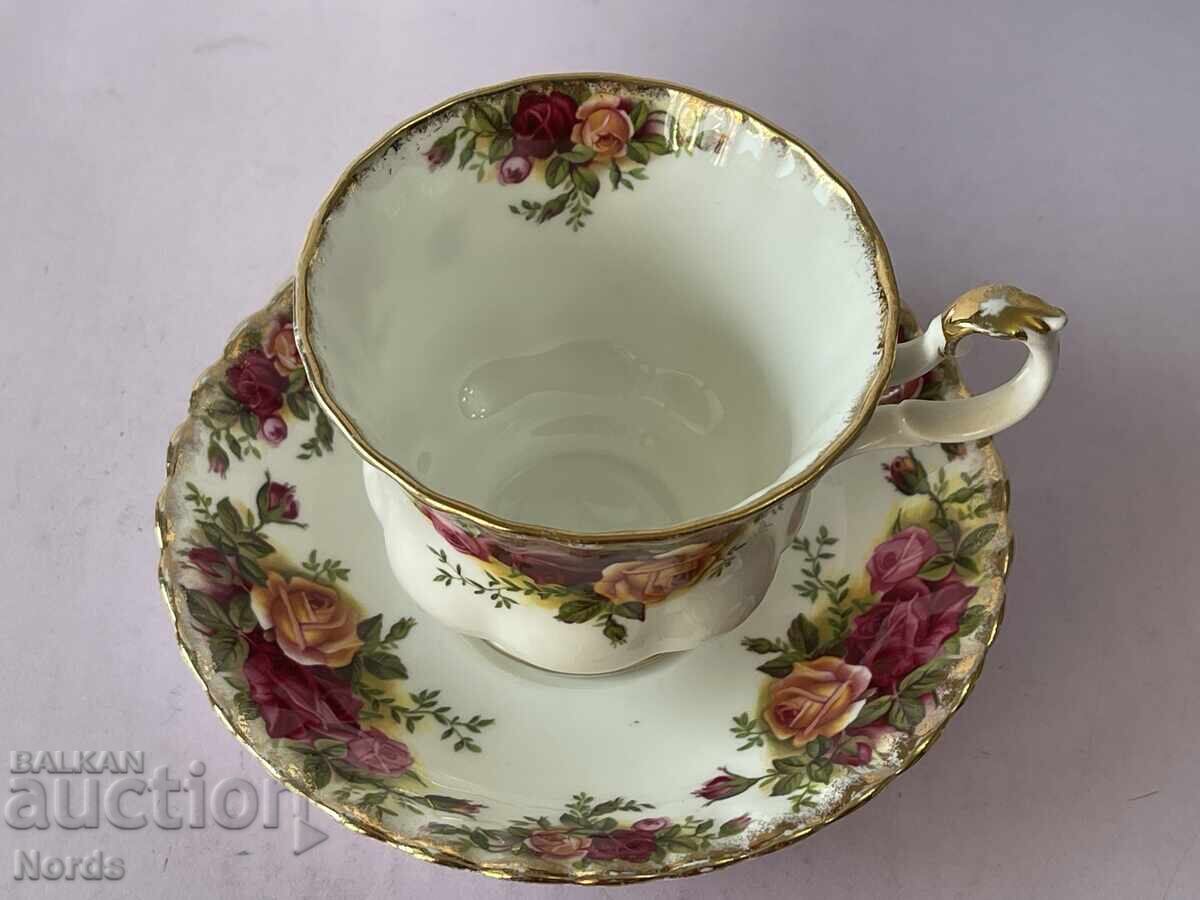 Royal Albert „Old Country Roses” cu preț 26.00 BGN | € 13.29 Royal Albert „Old Country Roses” cu preț 26.00 BGN | € 13.29
