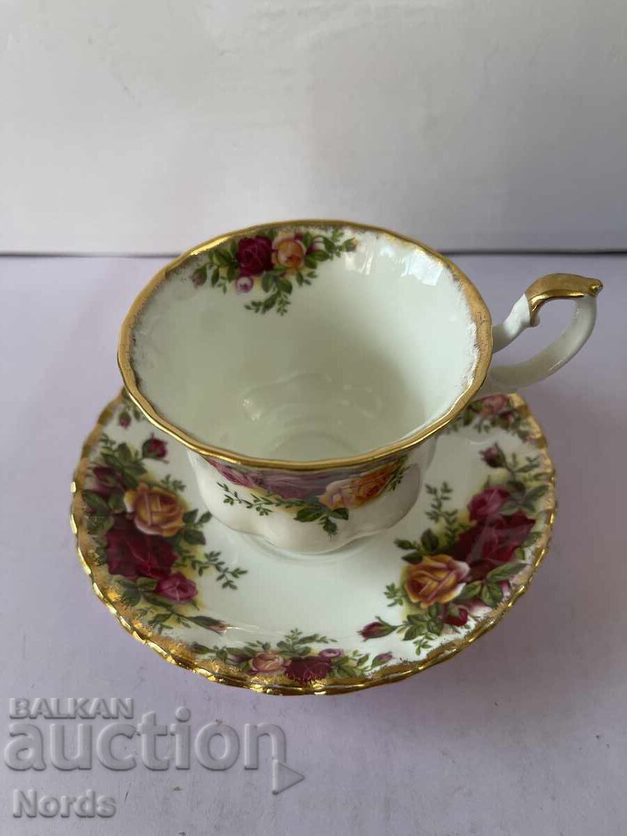 Royal Albert „Old Country Roses” cu preț 28.10 BGN | € 14.37 Royal Albert „Old Country Roses” cu preț 28.10 BGN | € 14.37