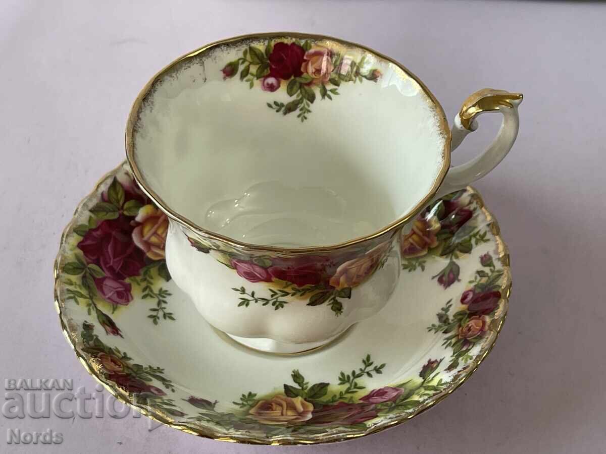 Royal Albert „Old Country Roses” cu preț 29.10 BGN | € 14.88 Royal Albert „Old Country Roses” cu preț 29.10 BGN | € 14.88