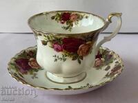 Royal Albert “Old Country Roses”