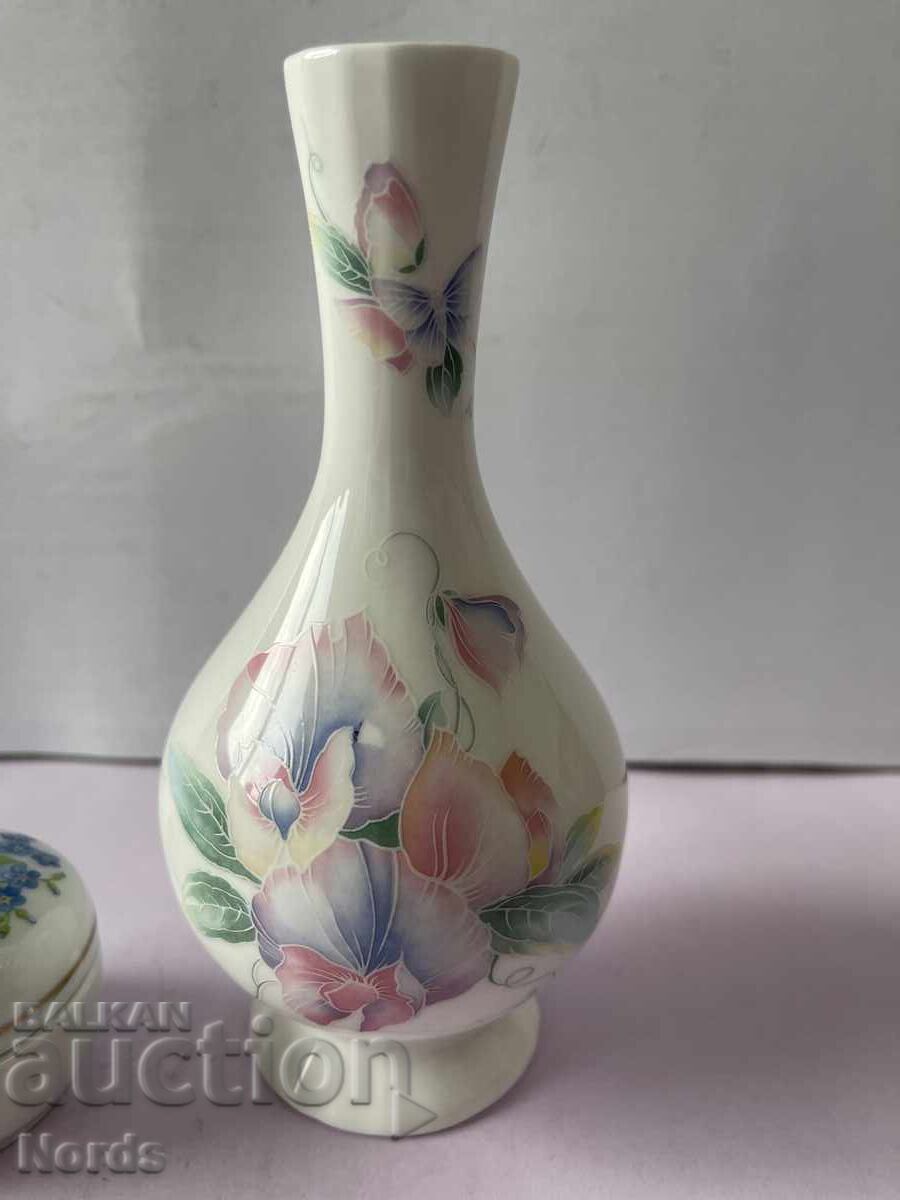 Aynsley вазичка и бижутерка с цена 9.05 лв. | € 4.63 Aynsley вазичка и бижутерка с цена 9.05 лв. | € 4.63