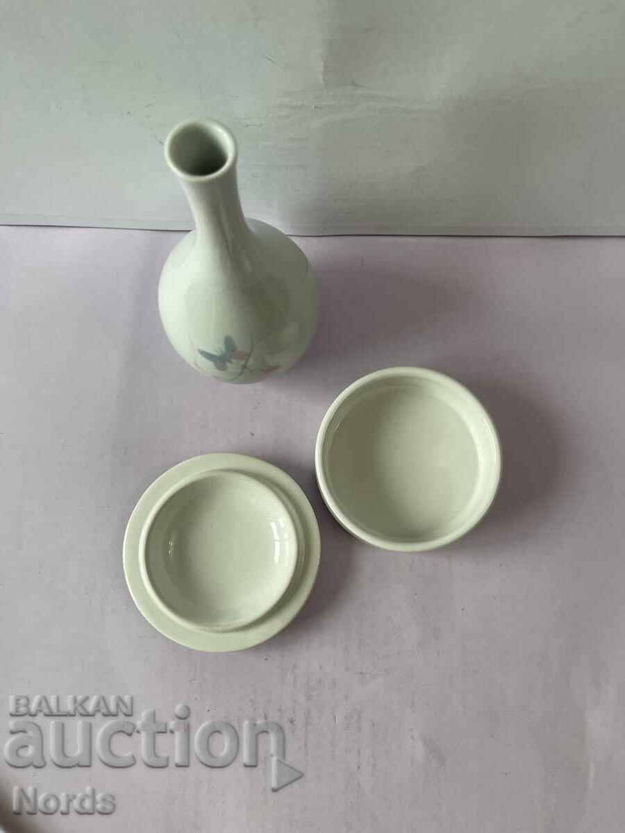 Аукцион Лот вазичка и бижутерка Аукцион Лот вазичка и бижутерка